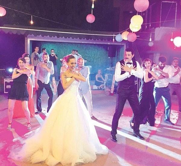 1 Ağustos 2015 yılında Zonguldak Kapuz Plajı'nda kendisi gibi oyuncu olan Şirin Klavuz ile evlendi.