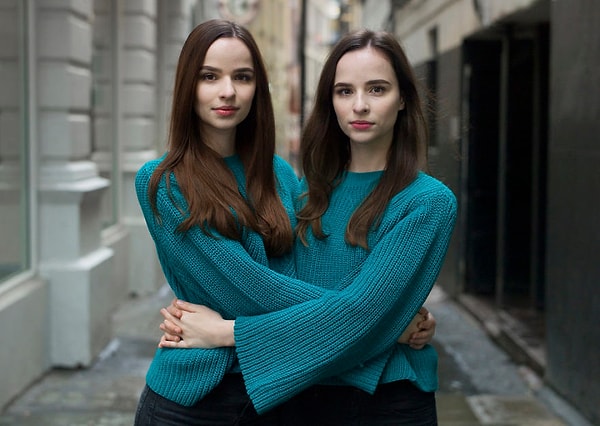 3. Залевски решил запечатлевать близнецов в одинаковой одежде, чтобы обыграть их внешнюю схожесть.