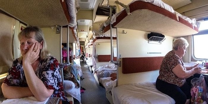 Дорожная романтика: смешные фото из плацкартных вагонов