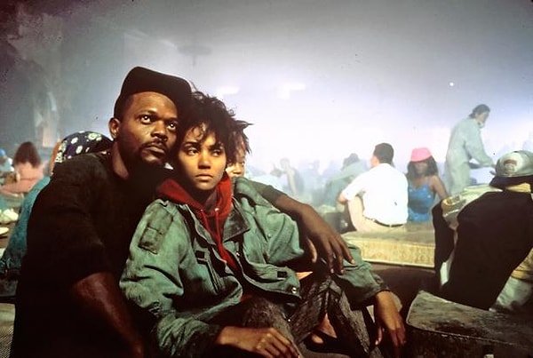 13. Хэлли Берри — "Тропическая лихорадка" (1991)