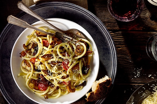 5. Исследователи из Больницы Сент-Майкл в Торонто, Канада, обнаружили, что те, кто ел пасту в составе диеты из продуктов с низким ГИ, в результате сбросили вес.