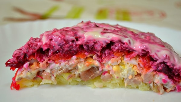 3. Изначально салат "Сельдь под шубой" существовал под названием "Ш.У.Б.А.". Что означала эта аббревиатура?