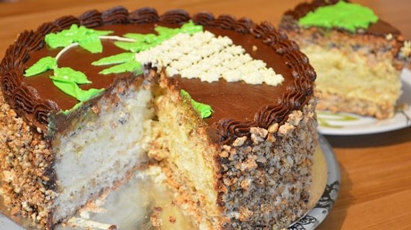 6. Кто первым разработал оригинальную рецептуру Киевского торта?