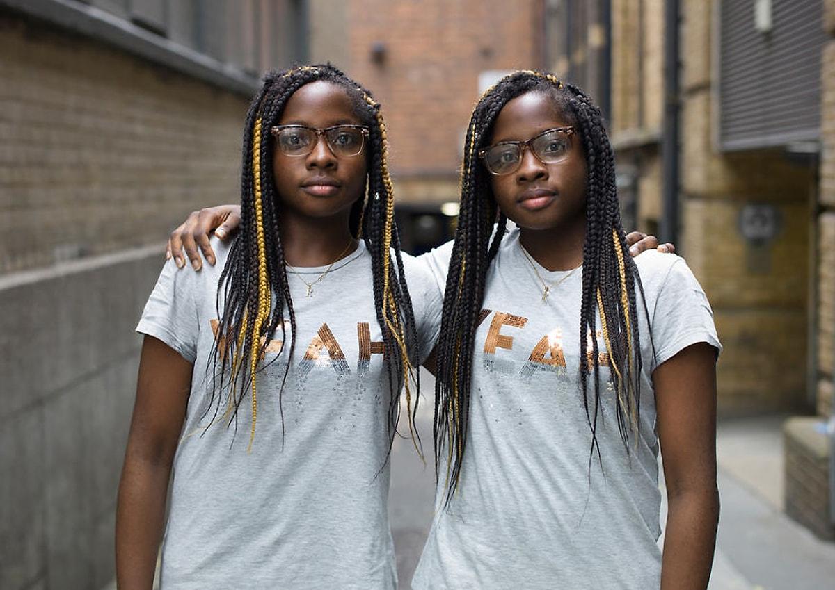 Две черные близняшки. Идентичные Близнецы. Близнецы фото. Ямайка Близнецы. Близняшки люди.