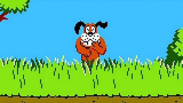 13. Duck Hunt oynarken kuşları vuramadığımız zaman çıkan köpeği hatırladınız mı? Hanginiz kafasına sıkmaya çalışmadı ki?