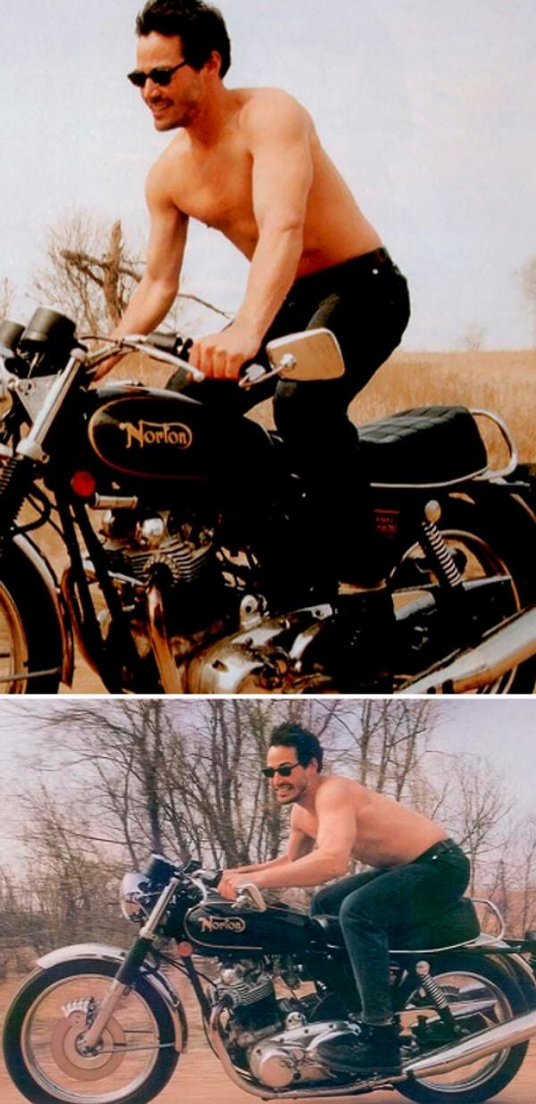 22. "Keanu Reeves üstsüz bir şekilde motosiklete biniyor."