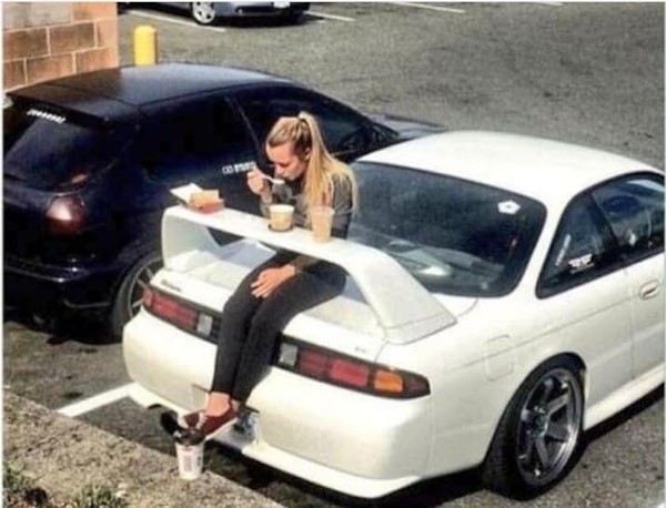 12. А вы думали зачем на машинах эти штуковины?