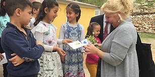 Süper Anneanneler: Kurdukları Yardım Topluluğuyla Çocuklar İçin Atkı Bere Örüyorlar, Okul Yaptırıyorlar