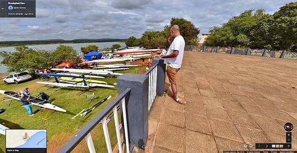 2. "У вас, кажется, ноги делают ноги"