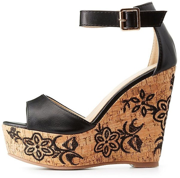 7. Обувь на пробковой танкетке