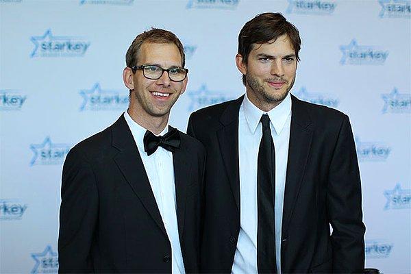 24. Ashton Kutcher ve kardeşi Michael