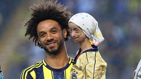 15. Her zaman Türkiye'deki büyük futbol takımlarından birinin oyuncularıyla tanışmanın hayalini kuran, nadir görülen bir hastalığı olan 13 yaşındaki kız. Hayalleri gerçek oldu!