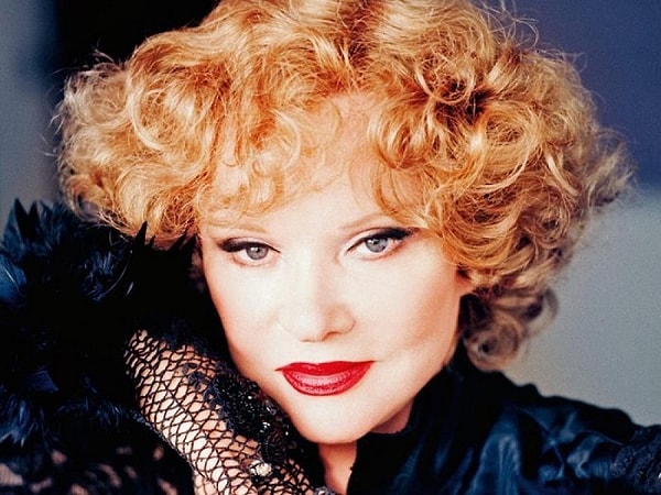 4. Сколько раз выходила замуж знаменитая советская актриса Людмила Гурченко?