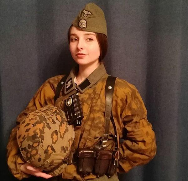 11. Elena Deligioz Sadece Rus Silahlarına İlgi Duymuyor. Kendisi Nazi Almanyası Waffen SS Üniforması İle...