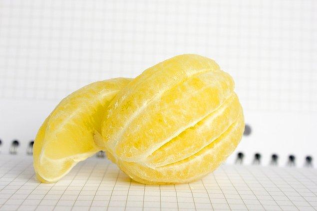 4. Soyulmuş bir limon.