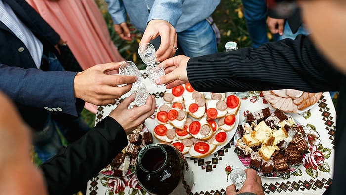 10 русских традиций употребления горячительных напитков, которые сложно понять иностранцу