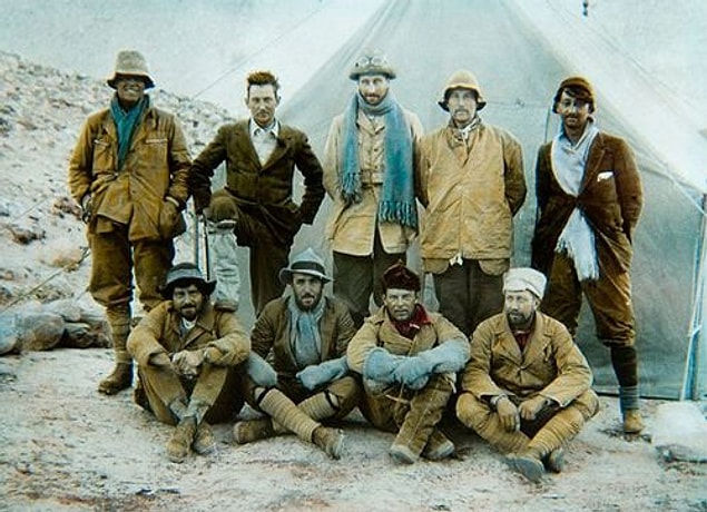 Everest'in zirvesine ilk denemeyi yapan dağcı George Mallory'nin donmuş bedeni tam 75 yıl sonra bulunmuştu.