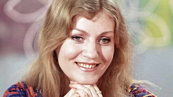 9. А узнаете эту популярную певицу?