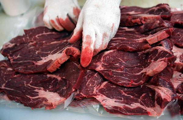İnsan eti kırmızı et olarak sınıflandırılıyor ve ortalama bir insan vücudunda aşağı yukarı 80 bin kalori değerinde et ve yağ bulunuyor.