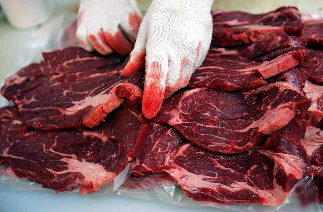 İnsan eti kırmızı et olarak sınıflandırılıyor ve ortalama bir insan vücudunda aşağı yukarı 80 bin kalori değerinde et ve yağ bulunuyor.