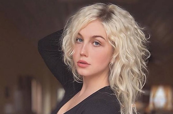 Но это его нисколько не смущает. Он просто хотел, чтобы его вторая половинка выглядела женственно.