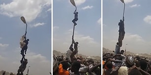 Hayatını Kaybeden Şeyh Ampulde Göründü Diye Direğe Tırmanan İnsanlar
