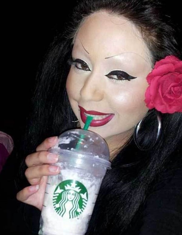 7. Интересно, а близкие узнают ее без макияжа?