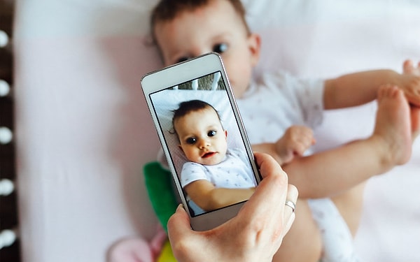 3. Ваши друзья бесконечно постят фото своих детей в соцсетях. Как вы к этому относитесь?