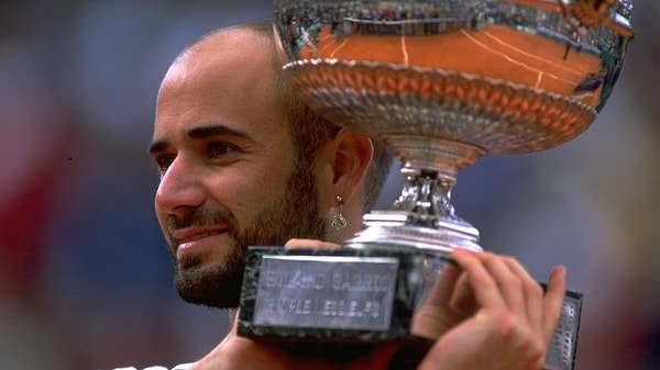 6. Андре Агасси прославился в каком виде спорта?