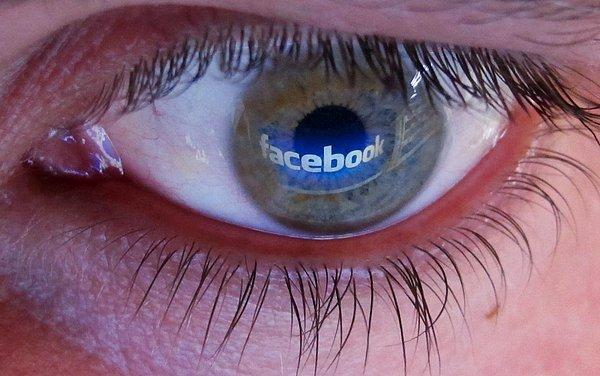 Yaşanılanların ardından bir darbe de kullanıcılardan geldi. San Francisco'da bir mahkeme Facebook'un izinsiz biyometrik verileri kaydetmesine karşı yapılan toplu şikayeti kabul etti.