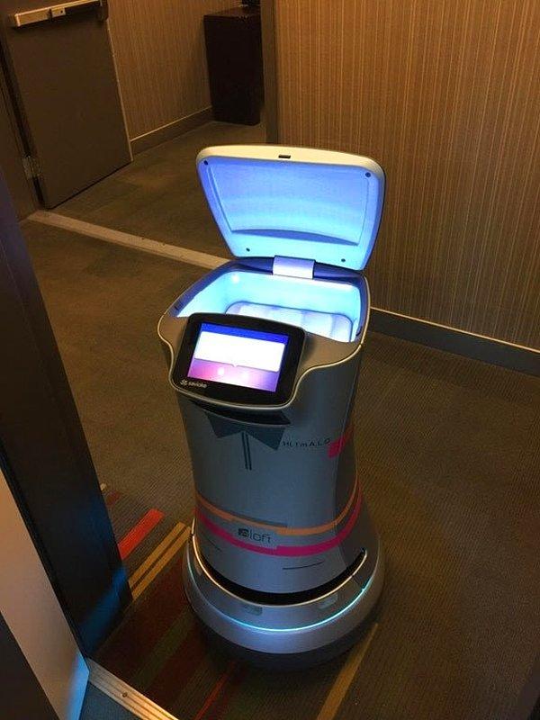 5. İhtiyaç duyduğunuz an tuvalet kağıdını kapınıza kadar getiren robotu olan otel