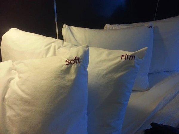 18. Yastıkları sertliklerine göre sıralayarak en uygun yastığı seçmenize yardımcı olan otel