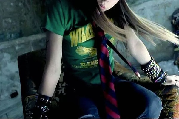 8. Какая звезда любила носить галстуки на заре своей популярности?