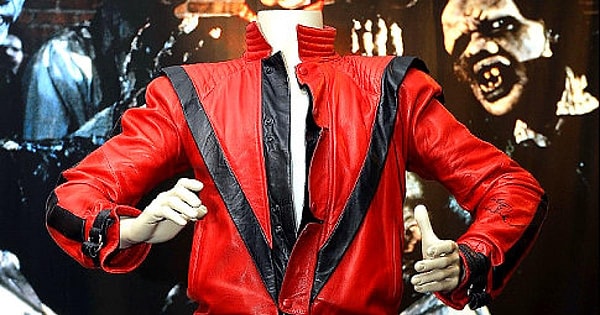 5. А эта красно-черная куртка принадлежит...