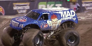 Monster Truck Aracının Ağzınız Açık İzleyeceğiniz Muhteşem Öne Taklası