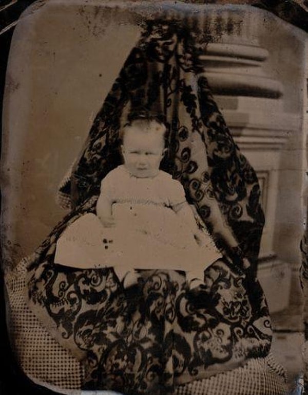 11. "Прячущаяся мама" — фотография времен викторианской эпохи