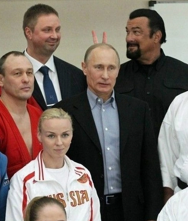 Steven Seagal'in bir Rus dövüş sporları okulunda Putin'e yaptığı sanılan bu iddialı şaka da aslında tamamen uydurma.