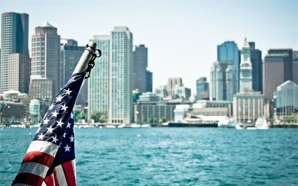 6. Сколько красных и белых полосок на американском флаге?