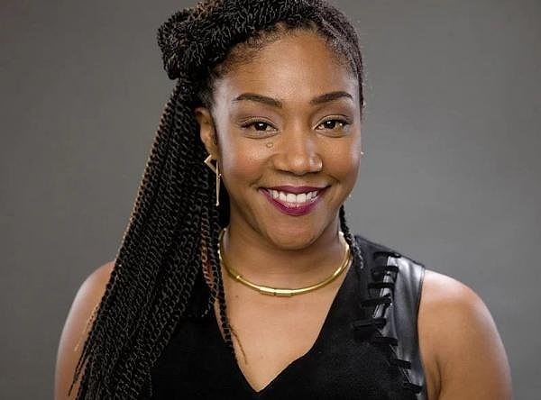 Первая строчка принадлежит комику Тиффани Хэддиш.