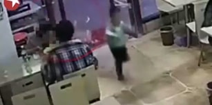 Ufacık Çocuğa Çelme Takarak İntikam Alan Vicdansız Kadın