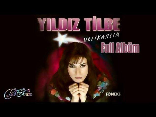 Yıldız Tilbe 1994 yılında ilk albümü "Delikanlım" ile hayatımıza giriyor. İlk albümünde oldukça sade bir tarzı var. Kumral uzun saçlarıyla pek bir havalı...