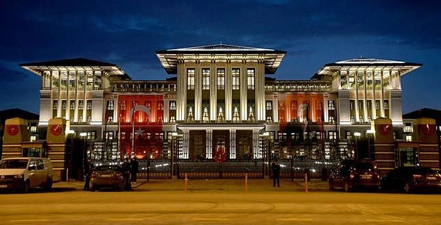 Gelelim başkanlık sistemine. İsim olarak batı patentli bir deyiştir.