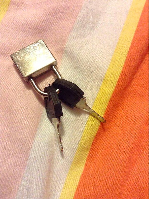 10. Kilidin anahtarlarını kaybetmemek için anahtarları kilide takmak fikri çok mantıklı gerçekten...