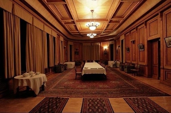 Сталин очень любил это место, и, кстати, именно здесь он умер в 1953 году.