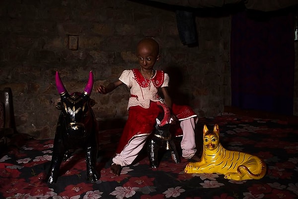 11. Она была очень счастлива, когда купила себе все эти игрушки на ярмарке