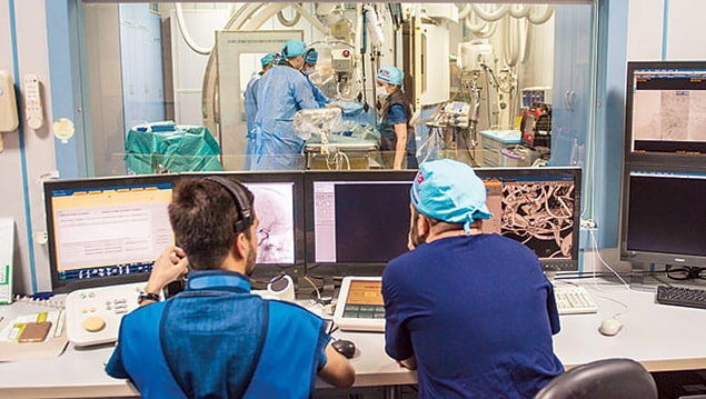 Ameliyatları Prof. Dr. Osman Kızılkılıç, Prof. Dr. Naci Koçer, Prof. Dr. Saruhan Çekirge ve ekipleri gerçekleştirdi.