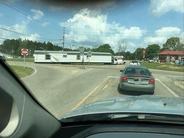 13. Пожалуй, агентство должно было удивиться, когда заказчик попросил прислать самый старый грузовик