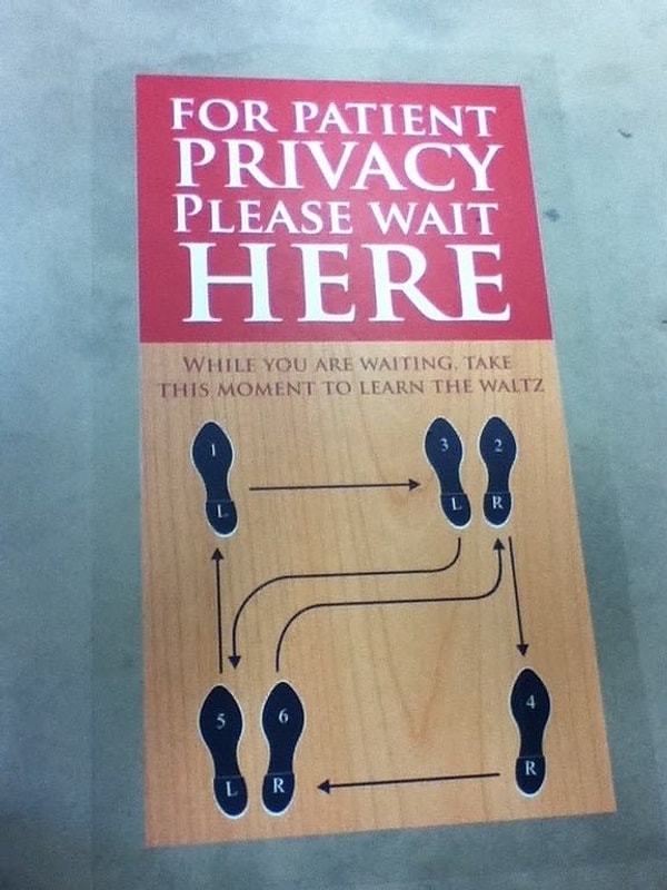 12. А в этой аптеке можно научиться танцевать вальс, пока фармацевт обслуживает клиента, стоящего в очереди перед вами