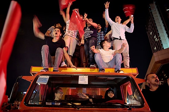 '15 Temmuz Kahramanı' Şerife Boz'a Sahtekârlık Suçlaması:  'Şehit Aileleri Dava Açmaya Hazırlanıyor'