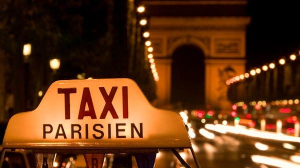 17. Paris'te taksi şöförlerinin ehliyet almak için yaklaşık 200.000 Euro ödemeleri gerekiyor.